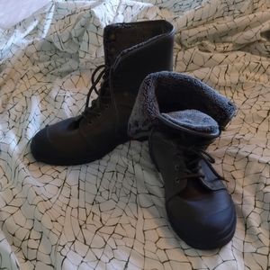 Foldable boots with fuzzy lining